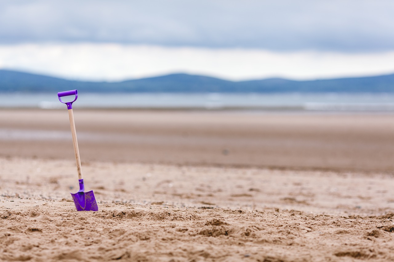 beach, shovel, toy-1853230.jpg
