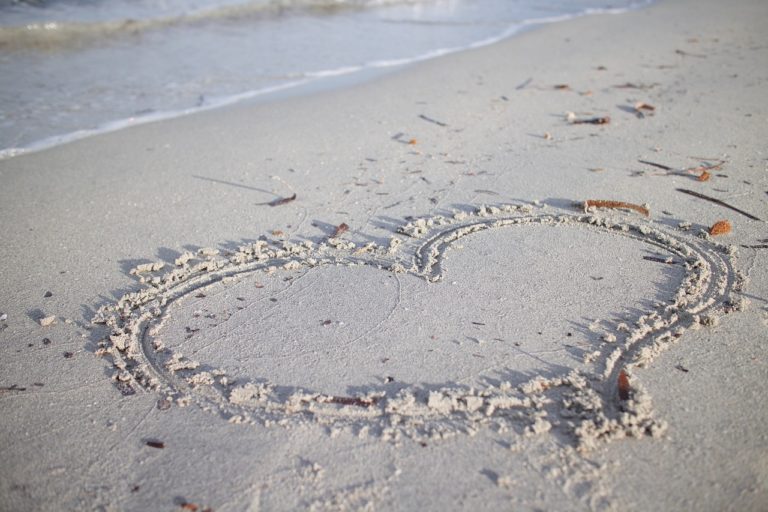 heart, sand, beach-6997703.jpg